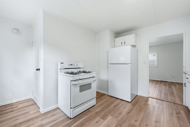Building Photo - New 3 bedroom listing!