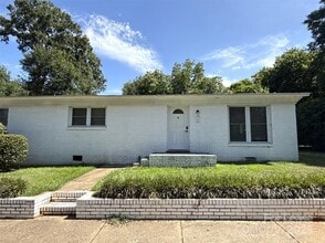 Building Photo - 200 Skyland Ave