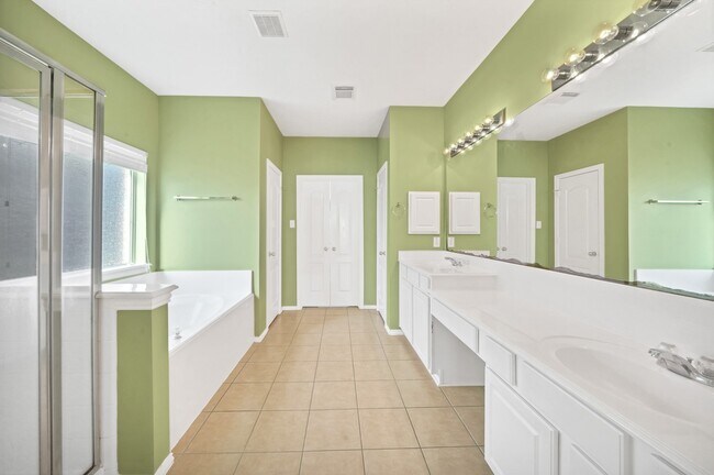 Building Photo - 18123 Memorial Falls Dr