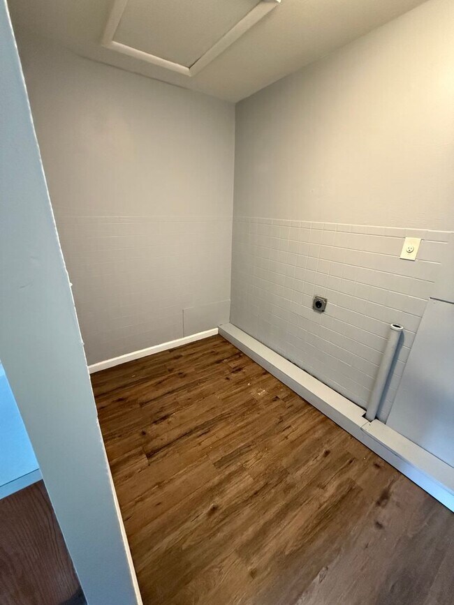 Building Photo - 1609 Armand Dr