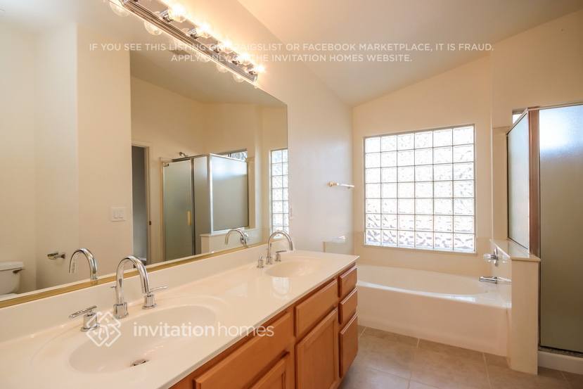 Building Photo - 12534 W Edgemont Ave