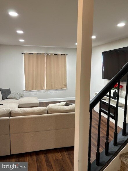 Building Photo - 430 Whitman Ln