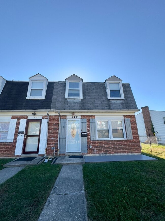 Building Photo - Charming 3 Bed/1.5Bath in Parkville, MD!