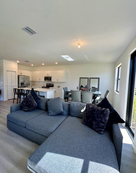 Building Photo - 3558 W 108th St