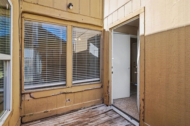 Building Photo - Charming 3-1-1 in S Dallas