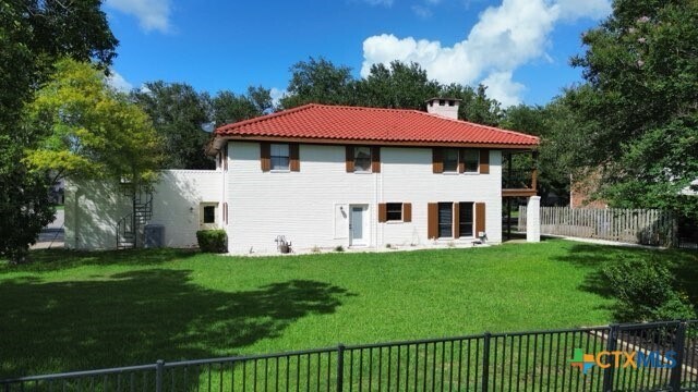 Building Photo - 213 Tracy Ln