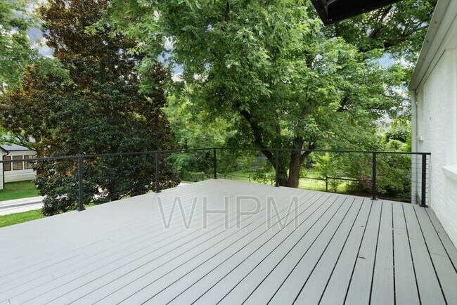 Building Photo - 541 Skyview Dr