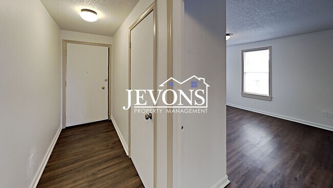 Building Photo - Charming duplex in a walkable location near the University of Puget Sound