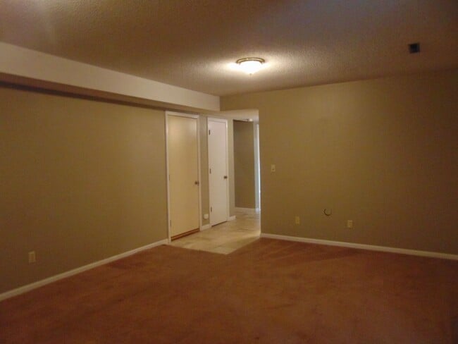 Building Photo - Inviting 3 Bed 2 Bath House