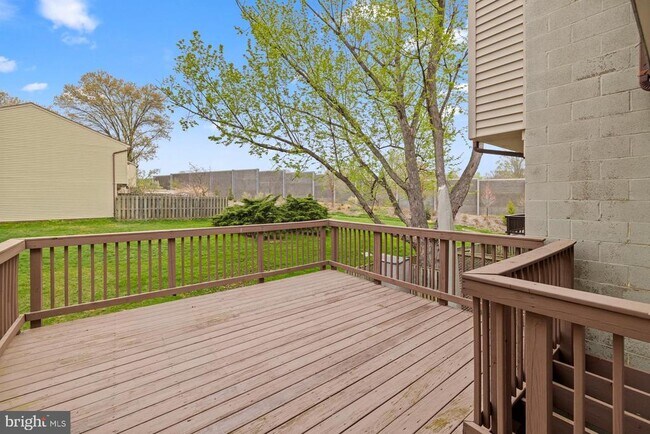 Building Photo - 8640 Dellway Ln