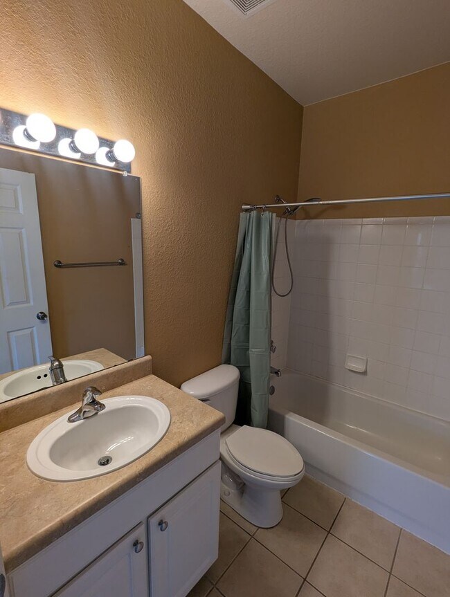 Building Photo - 2 Bedroom / 2.5 Bathroom Townhome – Magnolia Place