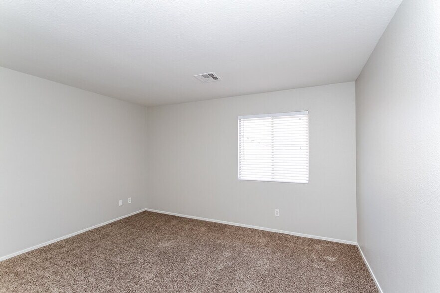 Building Photo - 1024 Sky Forest Dr