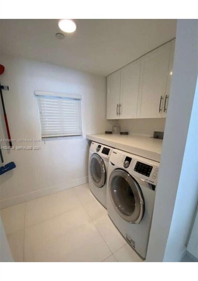 Building Photo - 17050 N Bay Rd