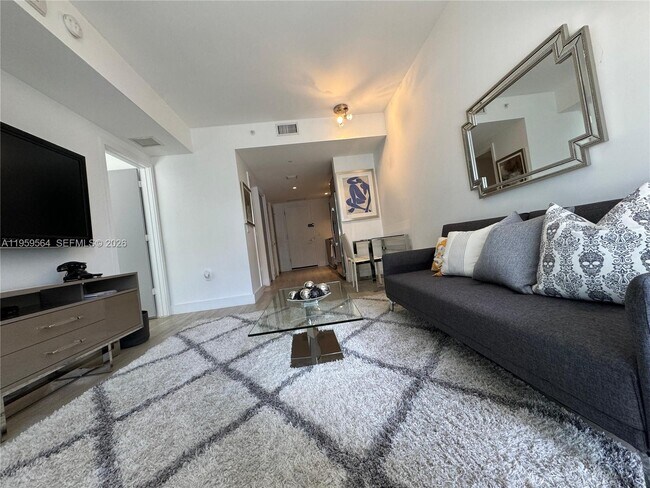 Building Photo - 121 NE 34th St