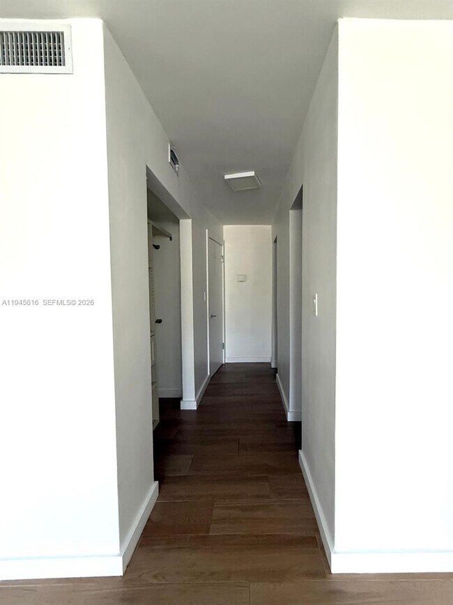 Building Photo - 1201 NE 191st St