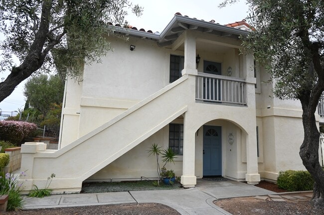 Primary Photo - 2135 K Ave