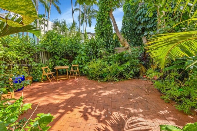 Building Photo - 3233 Gifford Ln