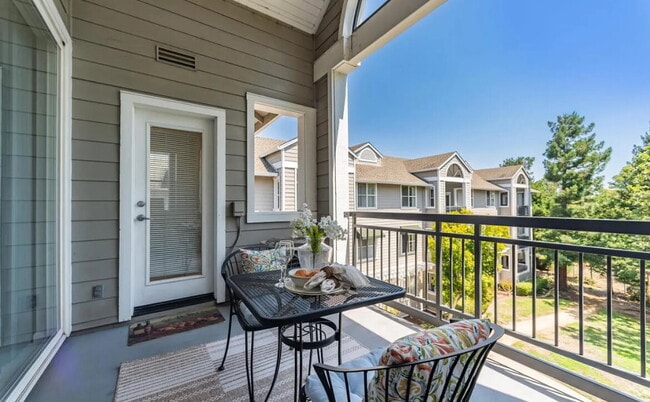 Building Photo - Discover the best location in the complex ...