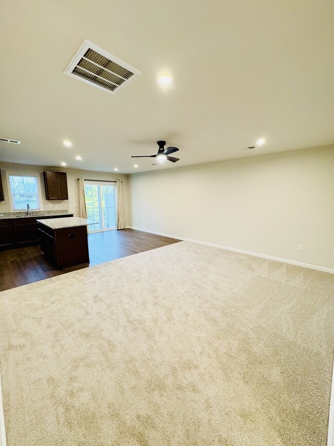 Building Photo - 405 Myrtle Mdws Dr