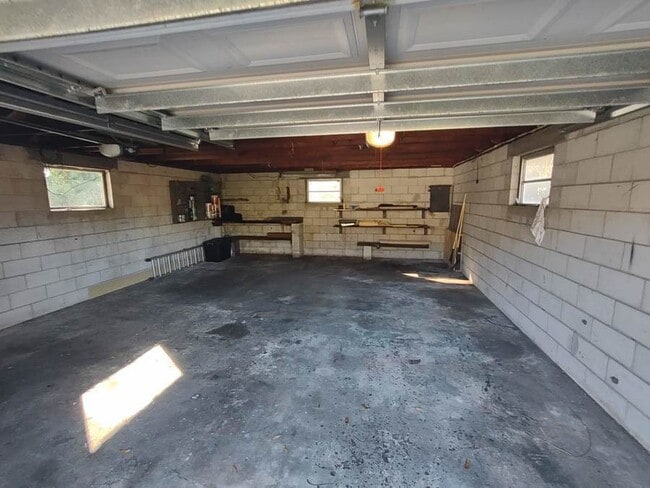 Building Photo - 4821 Palm River Rd