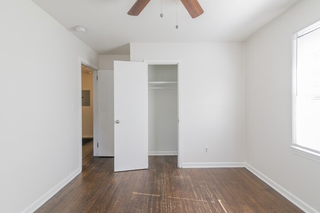 Building Photo - 1024 Houston St