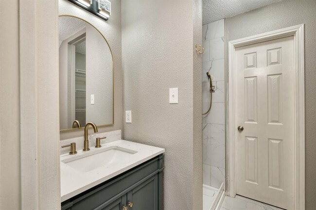 Building Photo - 2801 Adelen Ln