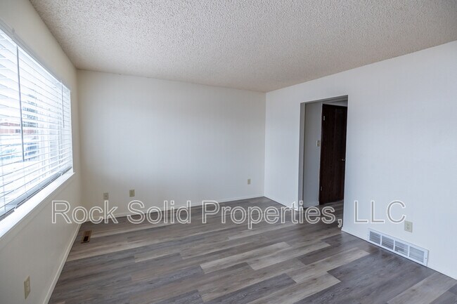 Building Photo - 1205 Crook Ave