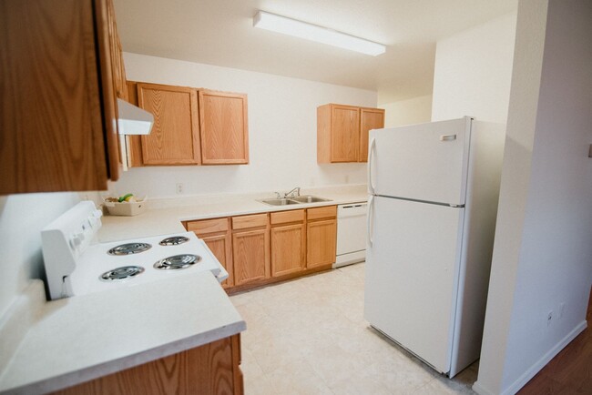 Interior Photo - Willow Park Apartments - CALL FOR NEW SUMM...