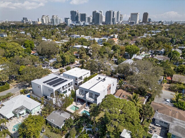 Building Photo - 811 SW 10th Terrace