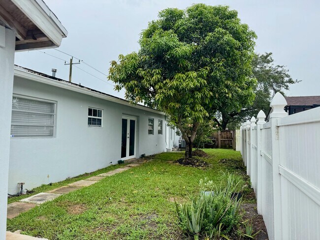 Building Photo - 3300 N 67th Ave