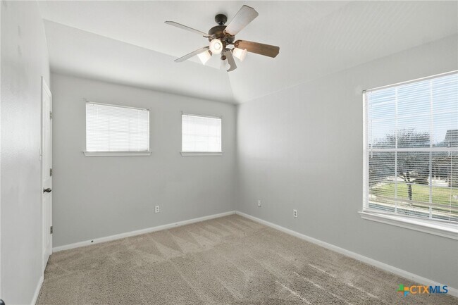 Building Photo - 606 Fairmont Dr