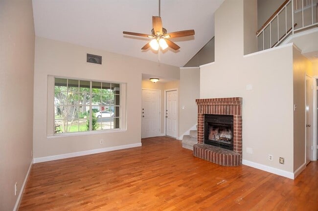 Building Photo - 1004 Kavanagh Dr