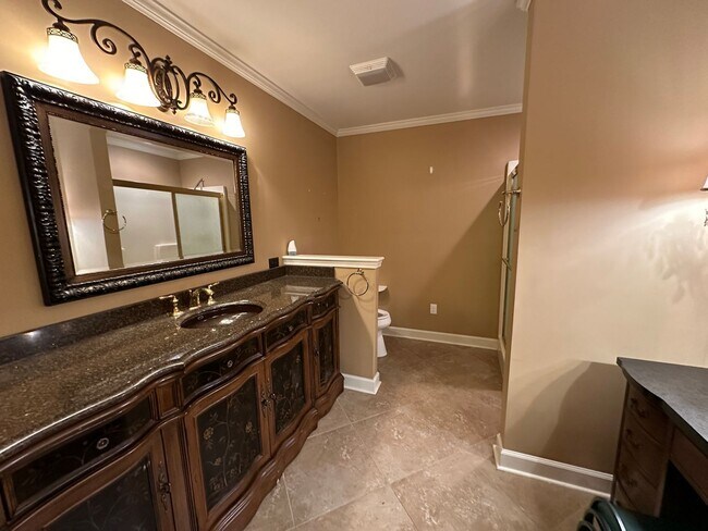 Building Photo - Fully Updated Executive Rental - FREE MONT...