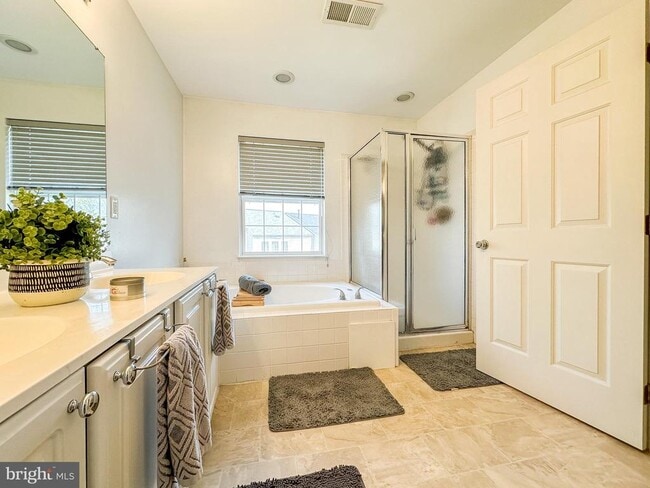 Building Photo - 14358 Haysickle Ct