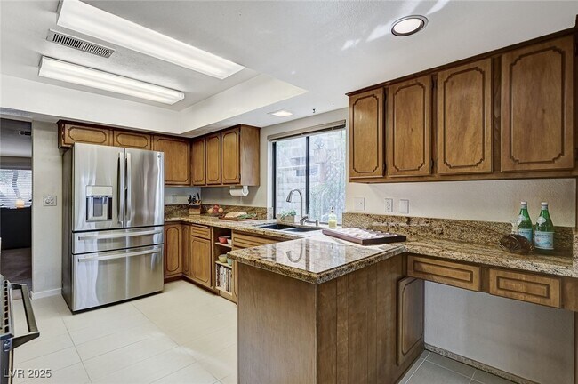 Building Photo - 2400 La Solana Way