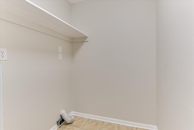 Building Photo - 208 W Buena Vista Ave