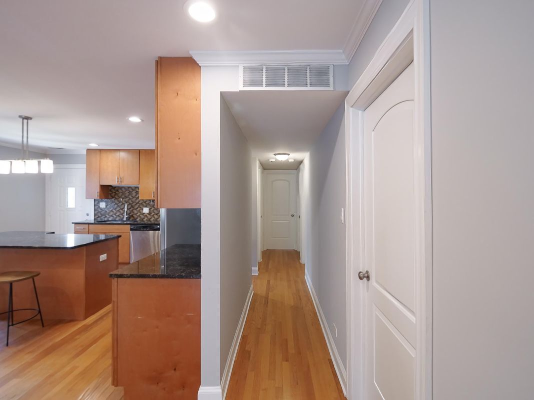 Building Photo - 6821 N Wolcott Ave