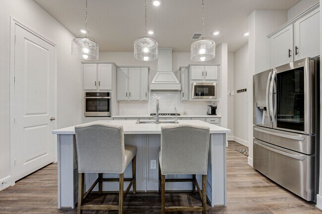 Building Photo - 21820 Enchanted Rock Dr N