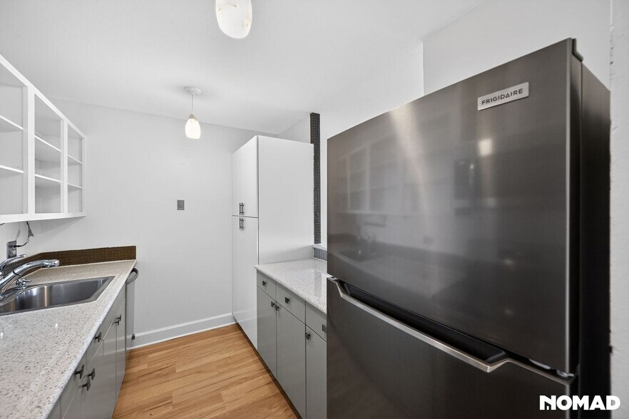 Building Photo - 700 N Washington St