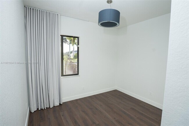 Building Photo - 10660 S Lago Vista Cir