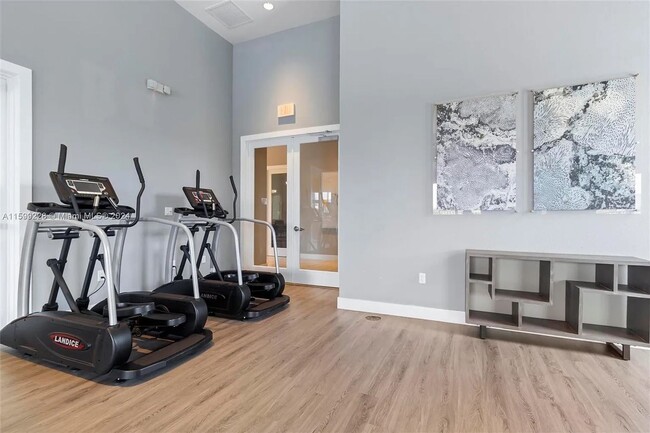 Building Photo - 389 NE 5th Pl