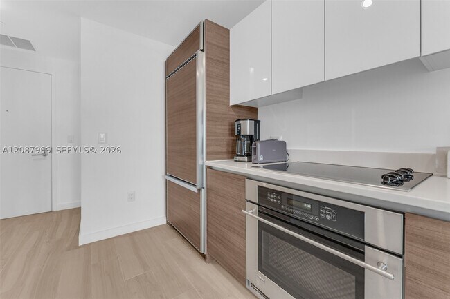 Building Photo - 1100 S Miami Ave