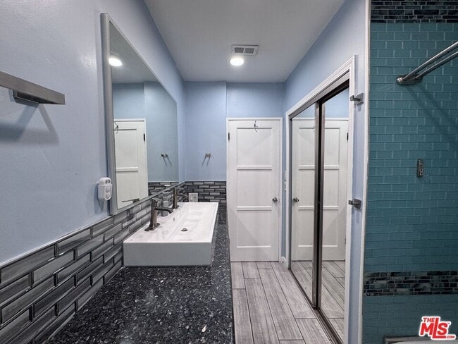 Building Photo - 8850 S Wilton Pl