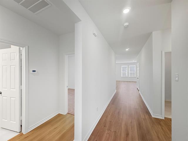 Building Photo - 663 Saxony Dr