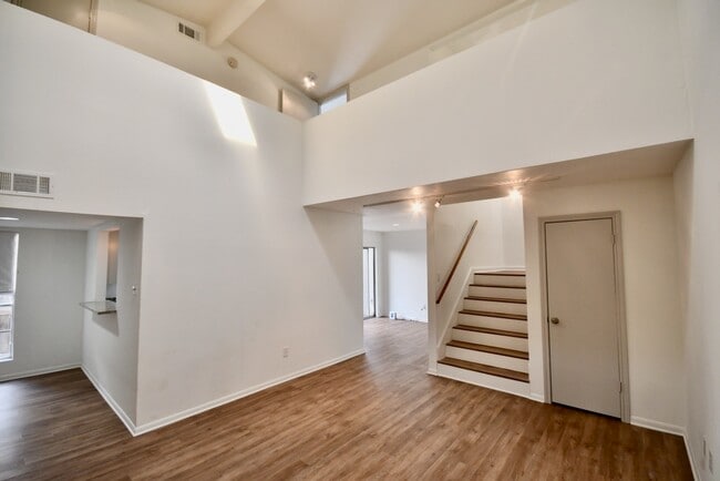 Building Photo - 4404 Basswood Ln