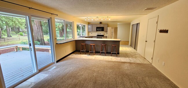 Building Photo - Spacious Port Orchard Rambler