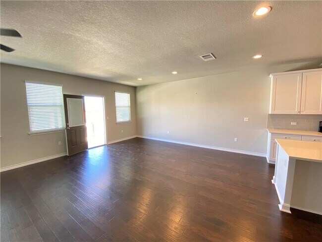 Building Photo - 5904 Daly Dr
