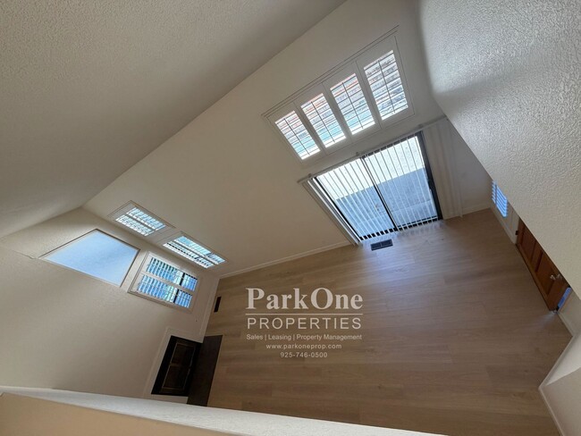 Building Photo - Two Bedroom Town House Walking Distance to Downtown Lafayette