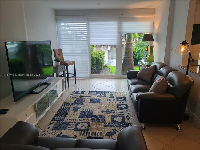 Building Photo - 180 Isle of Venice Dr