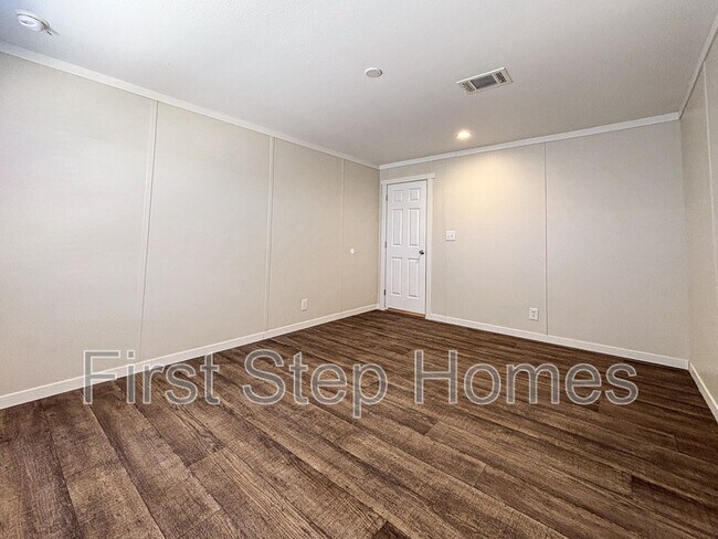 Building Photo - 1402 Cotopaxi St